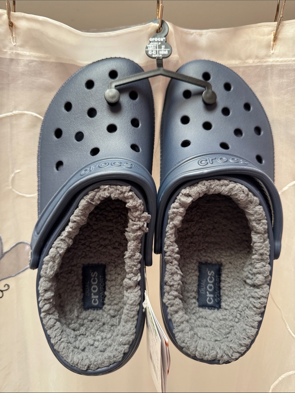 CROCS Adult Navy and Gray Fuzz-Lined Clog (NWT)